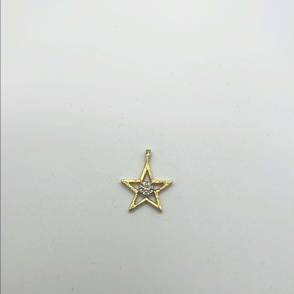 14kt solid yellow Gold Star Pendant with Diamond Accent